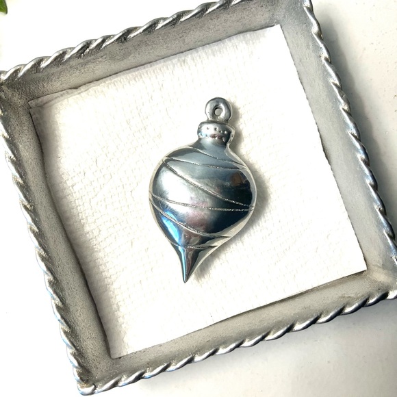 Mariposa Rope Edge Napkin Box & 7 Napkin Weights - Picture 1 of 10